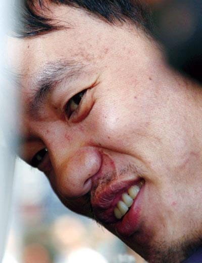 美女乞丐人体模特博客乞讨 为出名不择手段的人