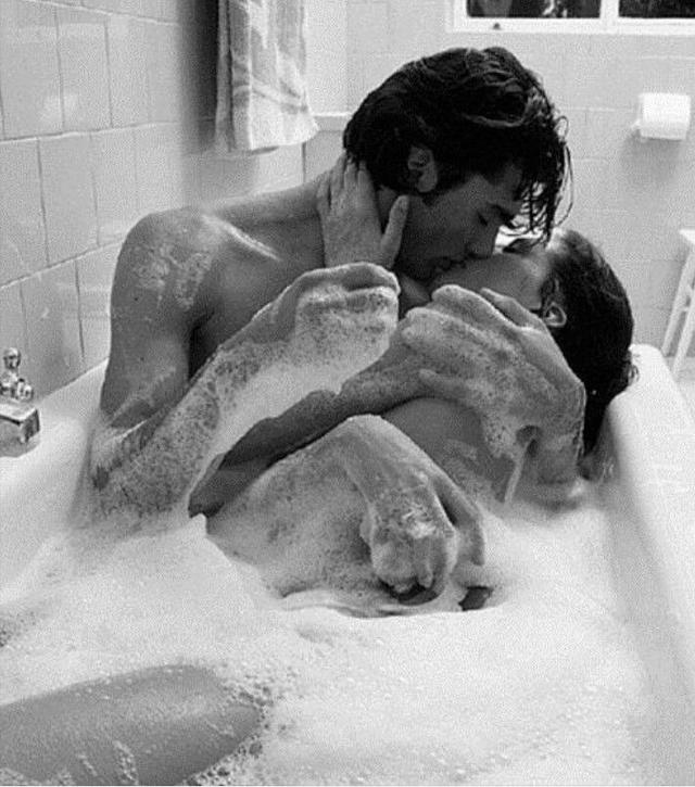 我来吻你到地老天荒 你来穷尽我百种风情_新闻_腾讯网