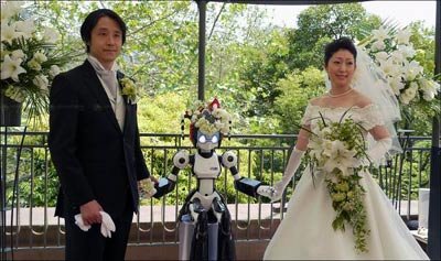 日本“机器人司仪”主持婚礼
