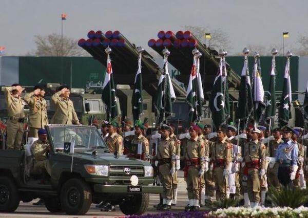 从巴基斯坦阅兵式中一场景 看中国与巴关系有多铁