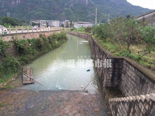 温州两女孩溺水 救护车因车多路堵错过救援时间