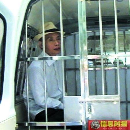 邓建国被拘过程曝光 与法警抢手机拒签拘留书