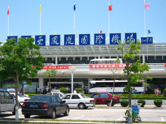 三亚凤凰机场安检员深夜坠亡 生前曾连续加班_新闻_腾讯网