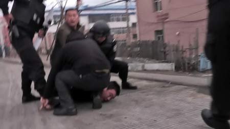 黑龙江鸡西破获蒙面持枪抢劫案 缴获手枪一支