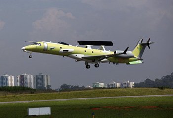 印度第2架国产预警机完成首飞 用巴西客机改装