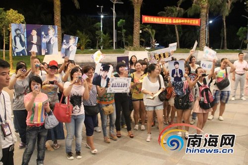 阿里郎<em>组合</em>现身三亚 携<em>韩国女艺人</em>拍旅游宣传