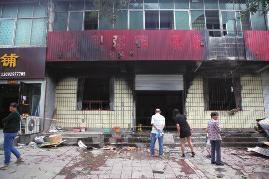 陕西一店深夜失火 母亲遇难前递出4月大儿子