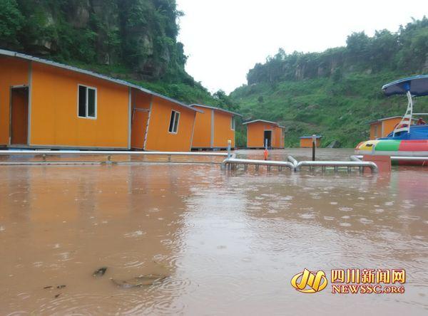 四川广安邻水暴雨致泥石流 景区房屋多处被毁