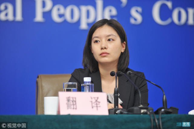 盘点历届两会新闻发布会上的女翻译