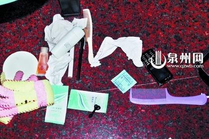 从嫌疑人包里搜出的东西