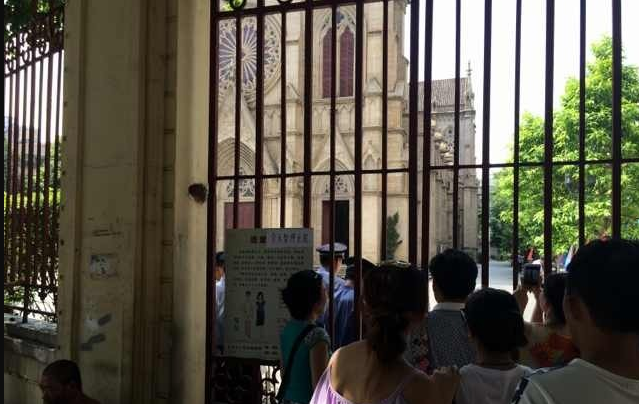 高清图—广州一德路石室圣心大教堂传闻有爆炸物 警方赶往现场