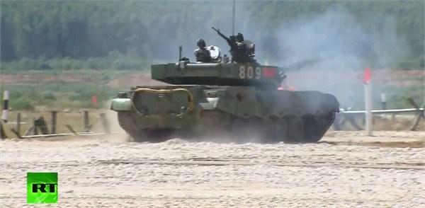 中国参赛军官谈坦克大赛细节 详解撞车风波