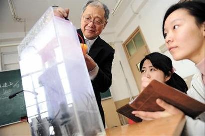 上海中学生发明PM2.5空气净化器 获专家认可