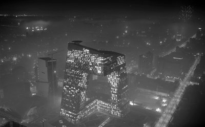 北京除夕夜PM2.5涨80倍 实时数据印证烟花污