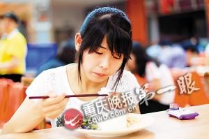 大学贫困女生设扶贫基金 只为让爱能延续(图)
