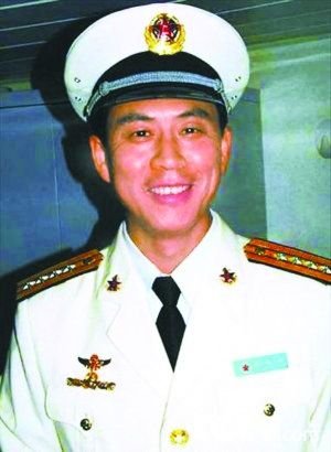 我国航母首任舰长卸任 新舰长无飞行经历