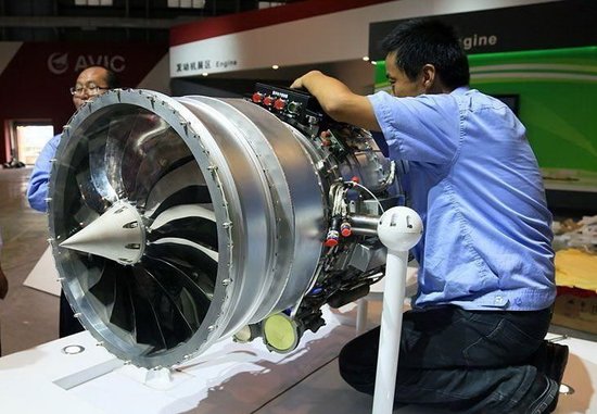 中国首次公开两款新型军用涡扇发动机(图)