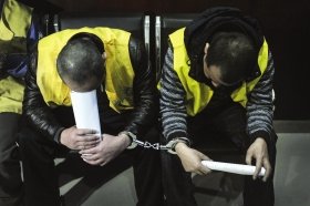 男子邀姑娘跳舞被拒绝“丢面” 持菜刀追砍(图)