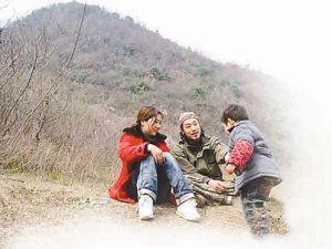 80后夫妻弃豪宅进深山养羊养鸡 享受田园生活