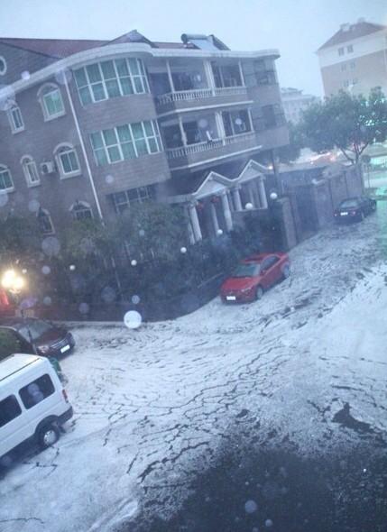 浙江台州遭遇特大冰雹 如大雪铺满地面(图)