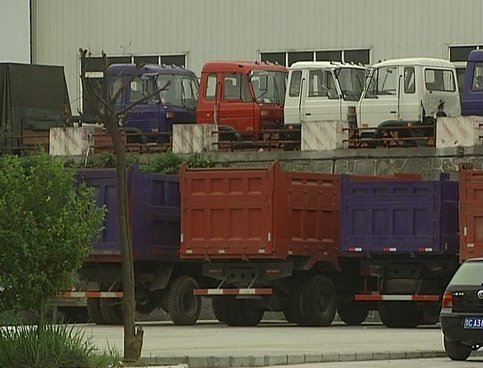 13号经济半小时_央视《经济半小时》视频截图2013年10月13日,经济半小时》节目中...(3)