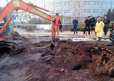 青岛爆炸事故前7小时:街上弥漫油味政府不知情