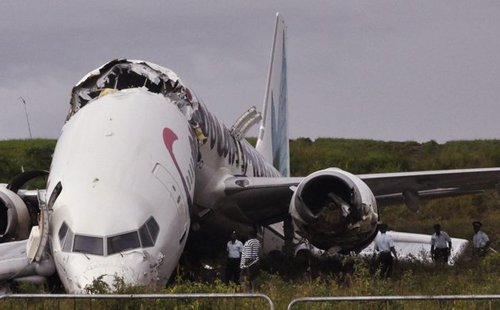 加勒比航空公司一架载有163人的波音客机30日午夜在圭亚那降落时冲出