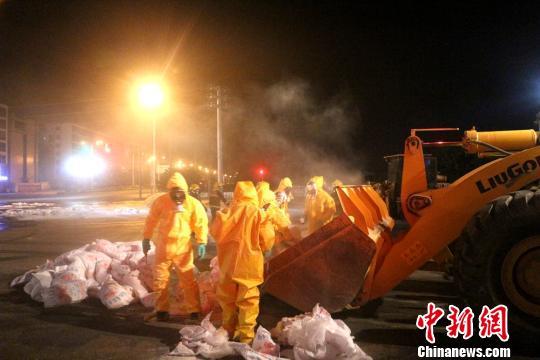 广西北海一硫酸槽罐车侧翻泄漏 多部门紧急处置