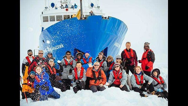 中国破冰船“雪龙号”试图救援俄罗斯科考船未获成功