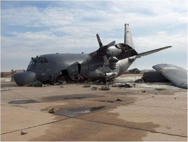 维修跑道忘通知其他部队 一架C-130运输机中招