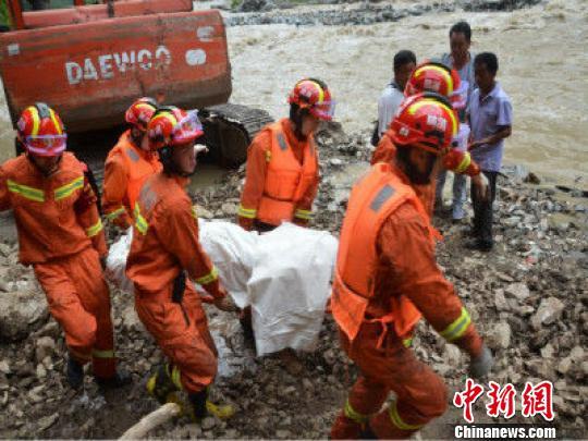 云南泸水一教练车训练时坠河 4名乘客全部遇难