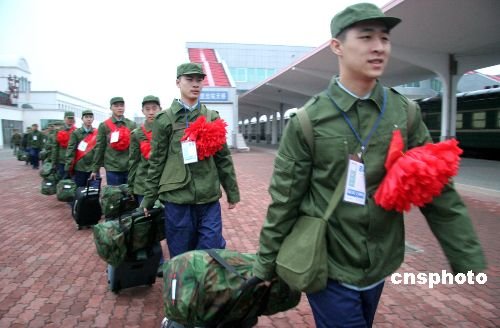 人大硕士弃干部身份参军 曾突围千人考取公务员