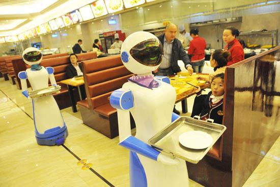 宁波一餐厅现机器人服务员 会说40句基本用