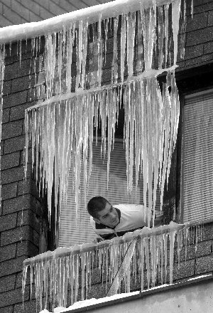 欧洲多国气温跌破零下30度 乌克兰64人冻死街头