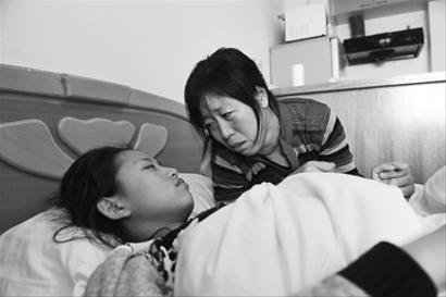 22岁女孩车祸受伤成“睡美人”终日昏睡不醒(图)