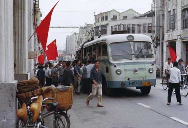 "中外摄影对着拍——庆祝中国改革开放40年摄影展"