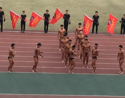 新闻哥吐槽:为什么连变态都有女朋友?