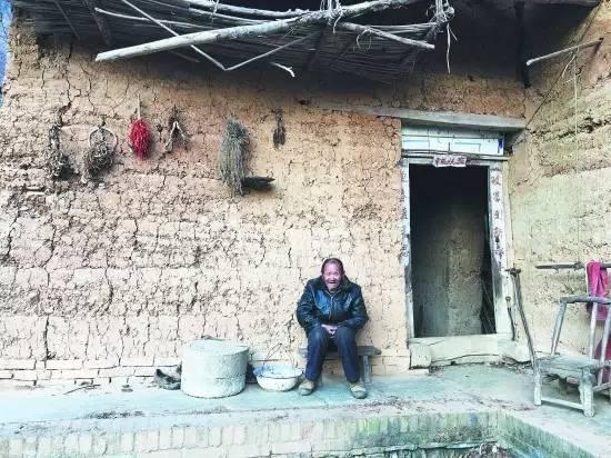 村庄百余名男子患尘肺病 医生木匠成最忙碌职