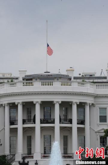 丹佛枪击案幸存者忆惨剧犹有余悸 称凶犯不是人