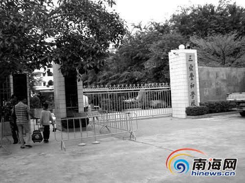 男教师被喊绰号掌掴14名女生 校方称已将其辞退
