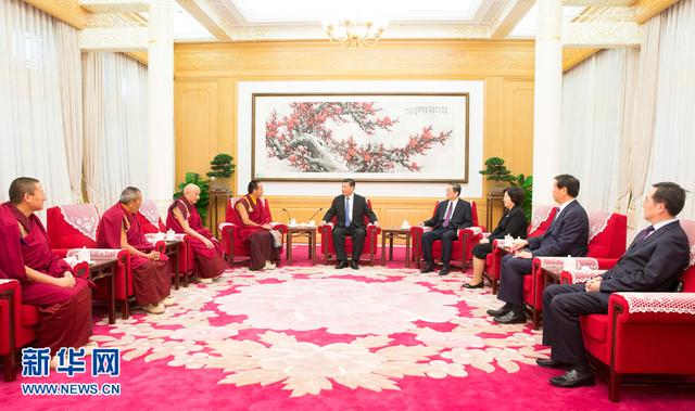习近平接受班禅额尔德尼·确吉杰布拜见