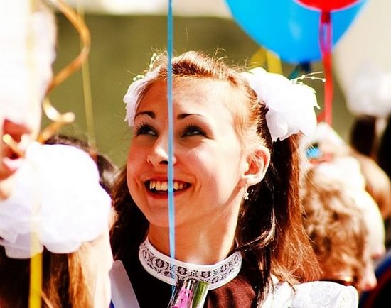<em>大胆</em>豪放!看看俄罗斯<em>少女</em>成人礼_新闻_腾讯网