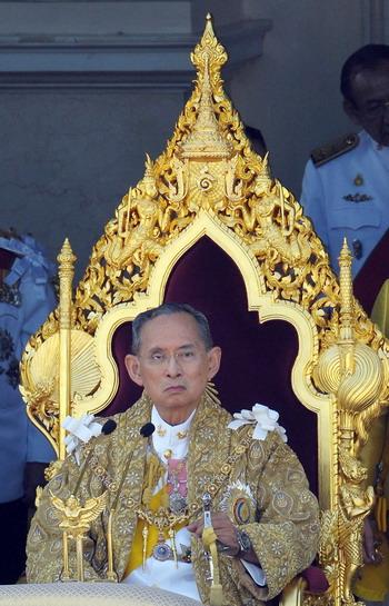 泰国国王笑傲最富国王榜：拥225.86亿欧元财产