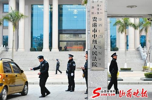 平南警察醉酒杀人案昨开庭(图)