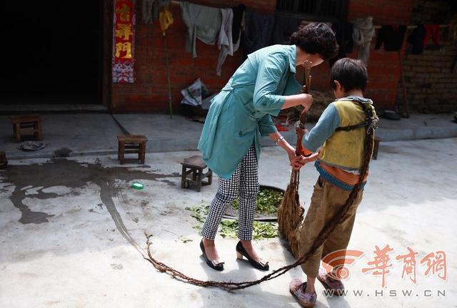 12��Ů����������ĸ����6�� ���汻���ڳ���