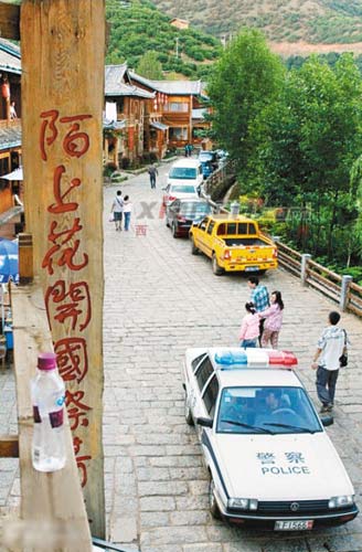 网友发布的陕西警车现云南景区照片。