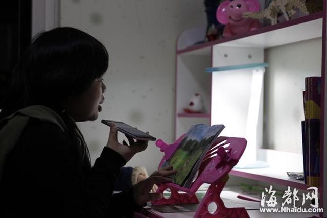 女老师患重症肌无力 每天坚持给孩子们讲故事