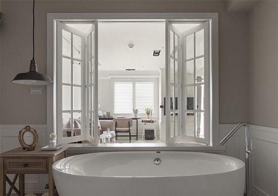 美女画家把画室布置成这样 比别人家都好看多了