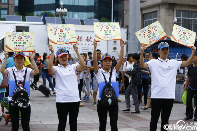 鸿基金连续四年举办萤火虫夏令营：为贫困留守儿童打开世界的另一扇窗