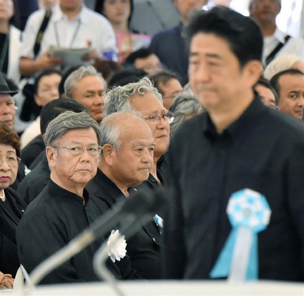 安倍在冲绳“慰灵日”致辞 现场骂声：滚回去